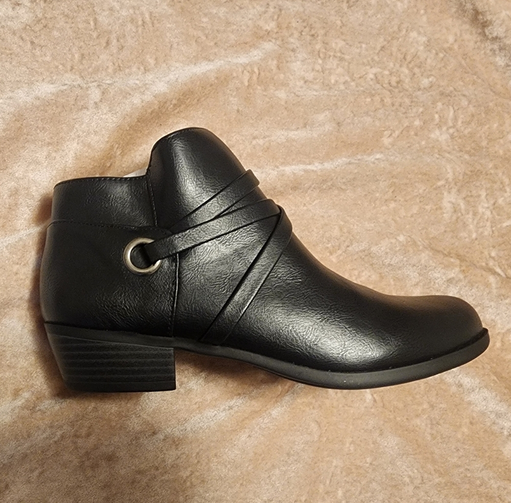 LifeStride Amara Western Booties Black Faux Leather from Macy’s C007 - Picture 6 of 10